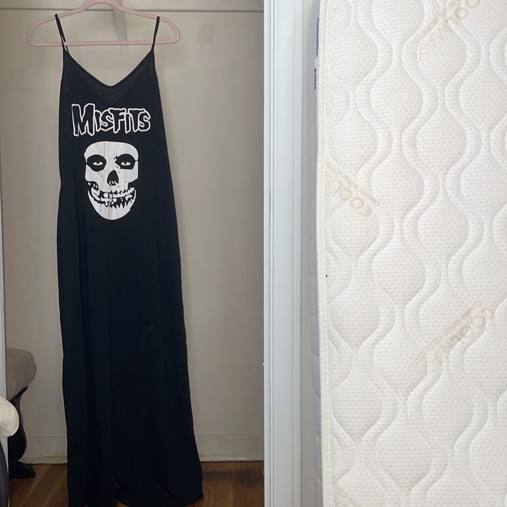Dress - Picture 2 of 4